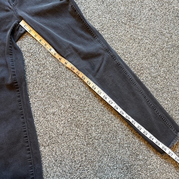 Madewell Faded Black Button Fly Raw Hem Skinny Jeans - size 28 or 6 - Picture 9 of 9